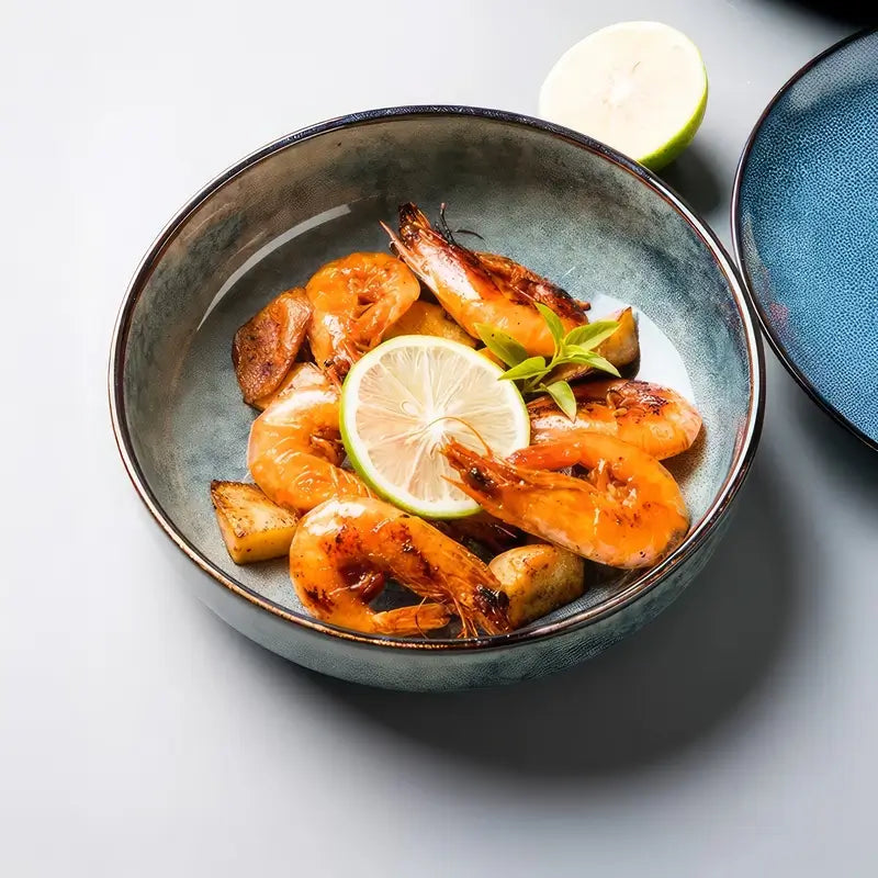 Assiette style japonais céramique creuse bleu avec des crevettes