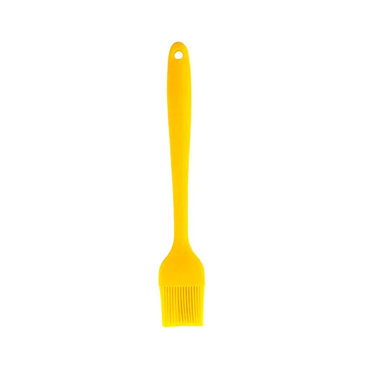 Pinceau en silicone jaune, longueur 26 cm, conçu pour badigeonner les aliments avec facilité.