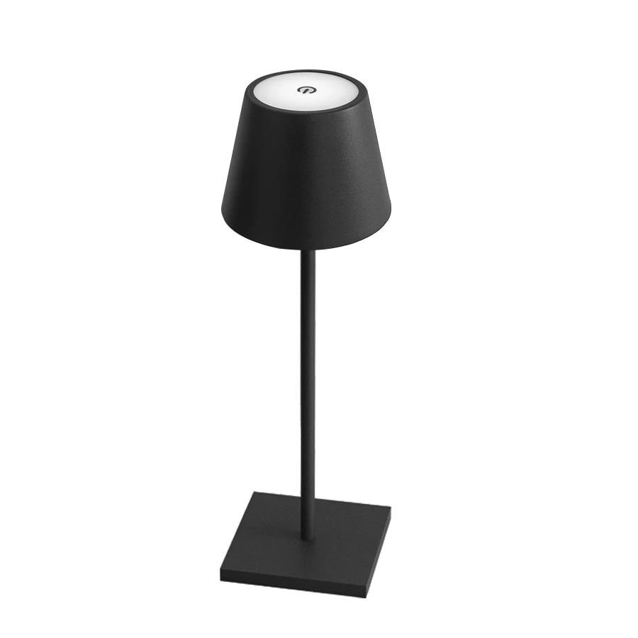 lampe_de_terrasse_noir_sur_fond_blanc