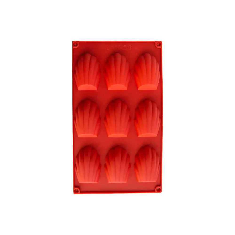 Moule à madeleines en silicone rouge avec 9 cavités, idéal pour des gâteaux uniformes.